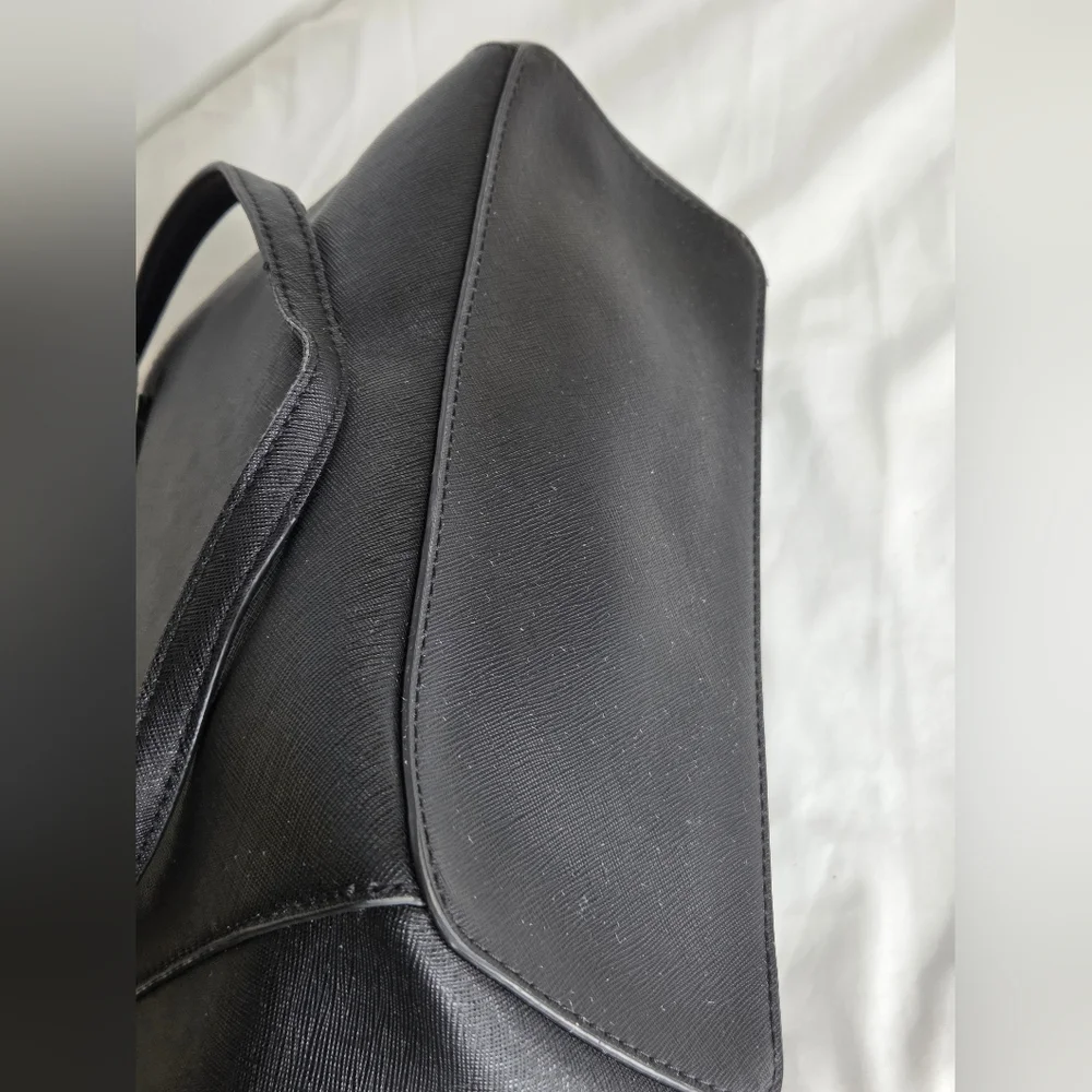 Michael Kors aprox 11"x10"inchs- Black Tote Bag W/ Golden Hardware - Picture 13 of 15